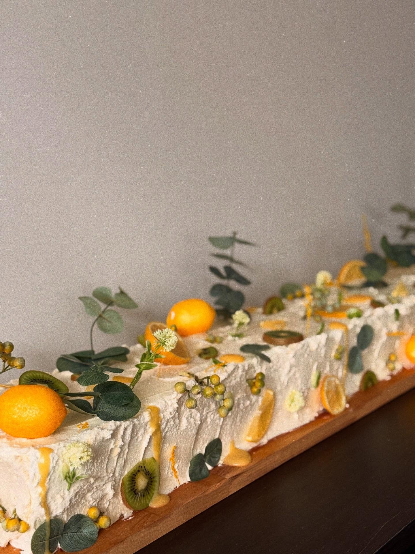 The long-cake trend is all about simplicity, clean lines, and making the dessert table part of the design instead of an afterthought 🍰 

#tablerunnercake