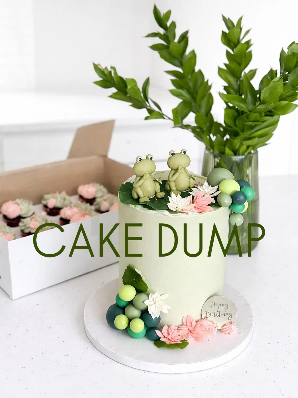 Proof I&rsquo;ve been doing something productive ✌🏻 

#cakedump #cakedesign