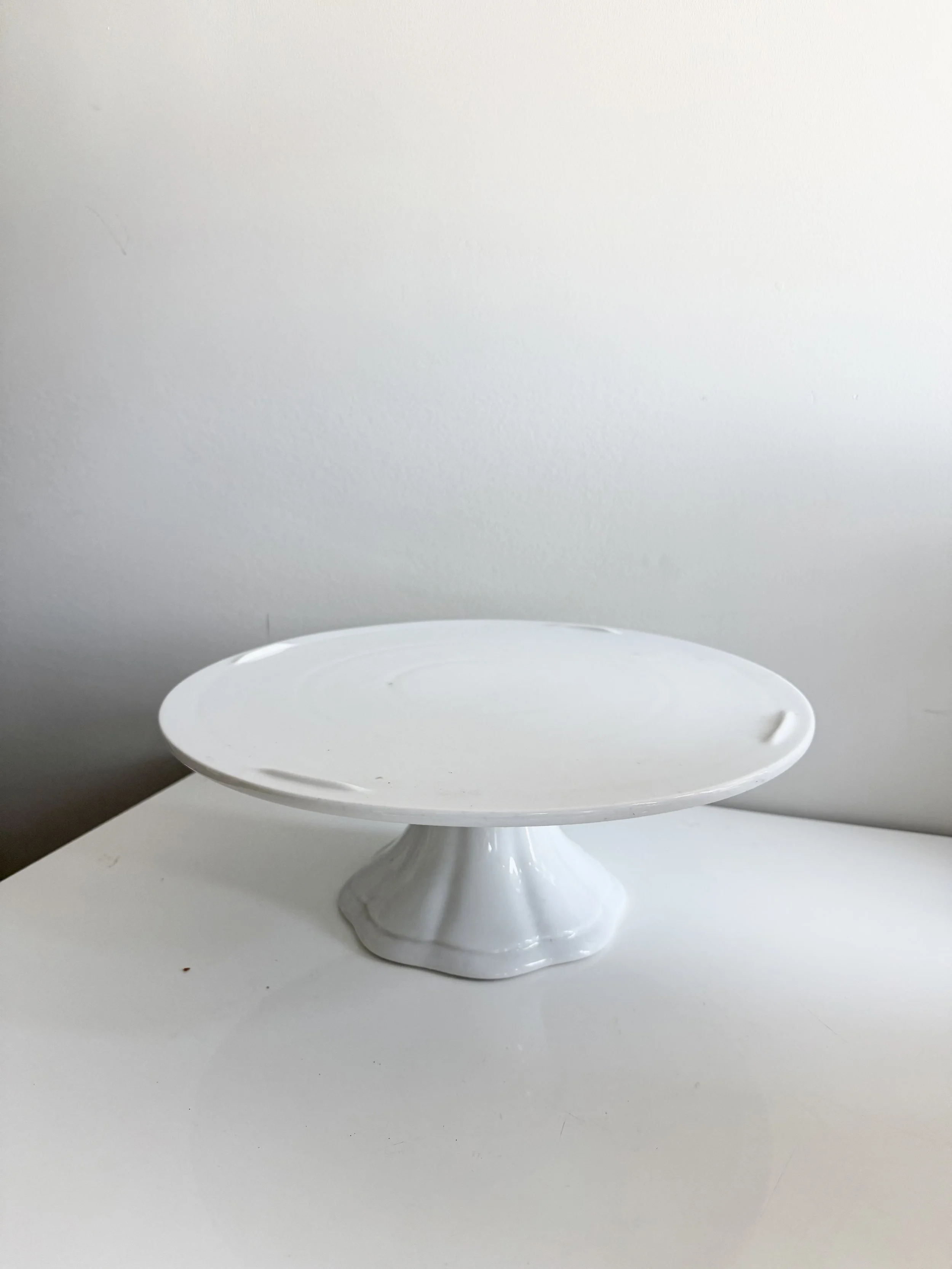 12" white cake stand