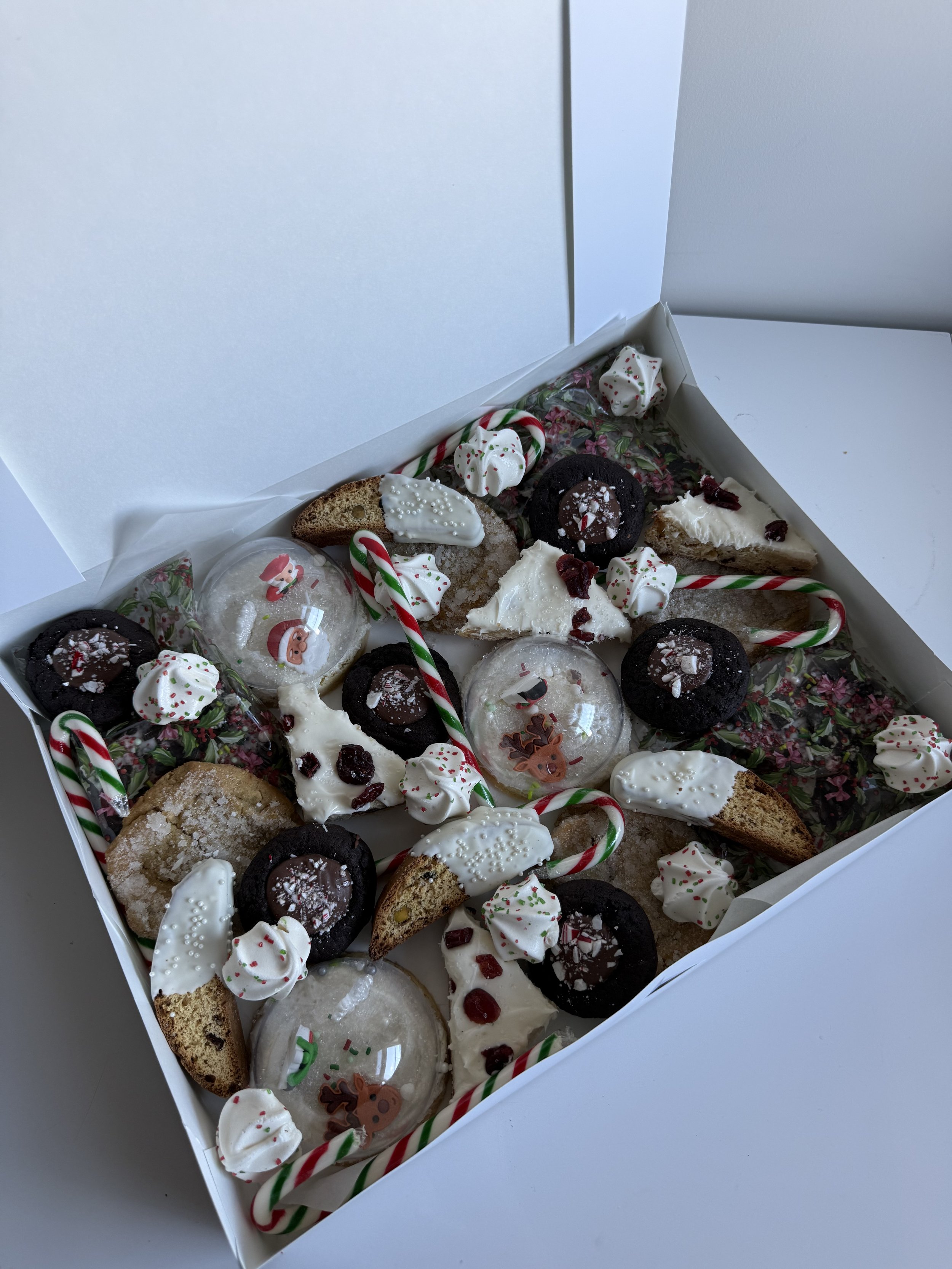 Holiday dessert box