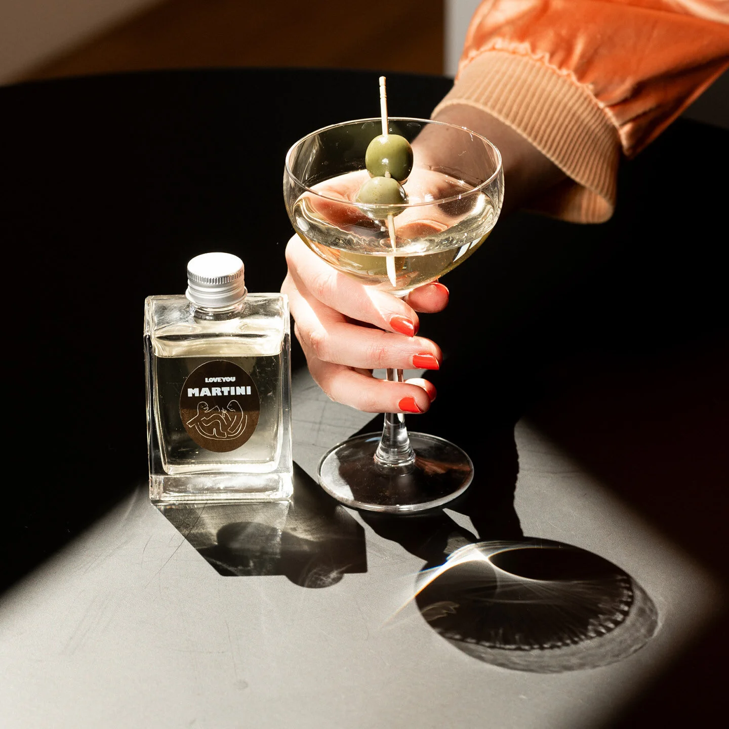 🍸 Is there anything better than an ice cold martini? Add a dash of olive brine if you like &lsquo;em dirty.

Art by @niamawessely 
Photography @sean.paris



#loveyoubathhouse #airbnb #hotel #art #illustration #colour #designinspiration #interiord