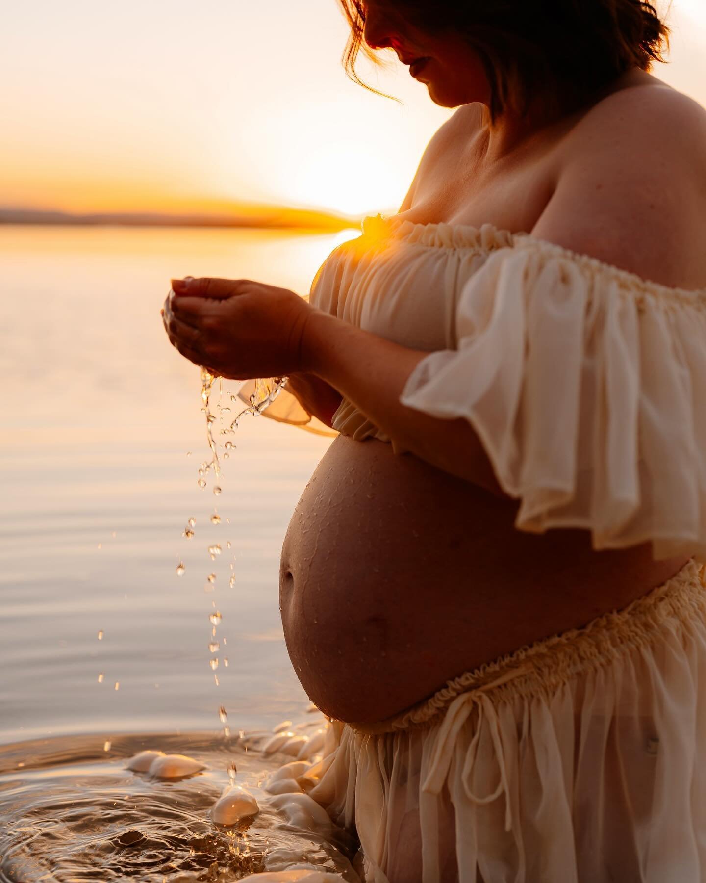 Beautiful Beth celebrating her pregnancy ❤️
How wonderful it is to have some dry and sunny weather again. We have had the wettest start to the year. I&rsquo;m excited to be back at the beach again 🥰