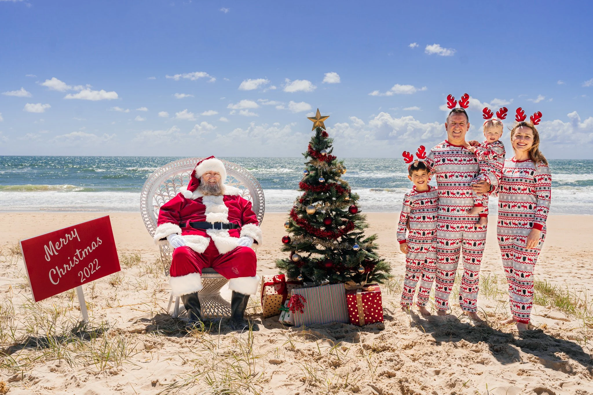 Santaonthebeach2024_Sharpe_100-1.JPG