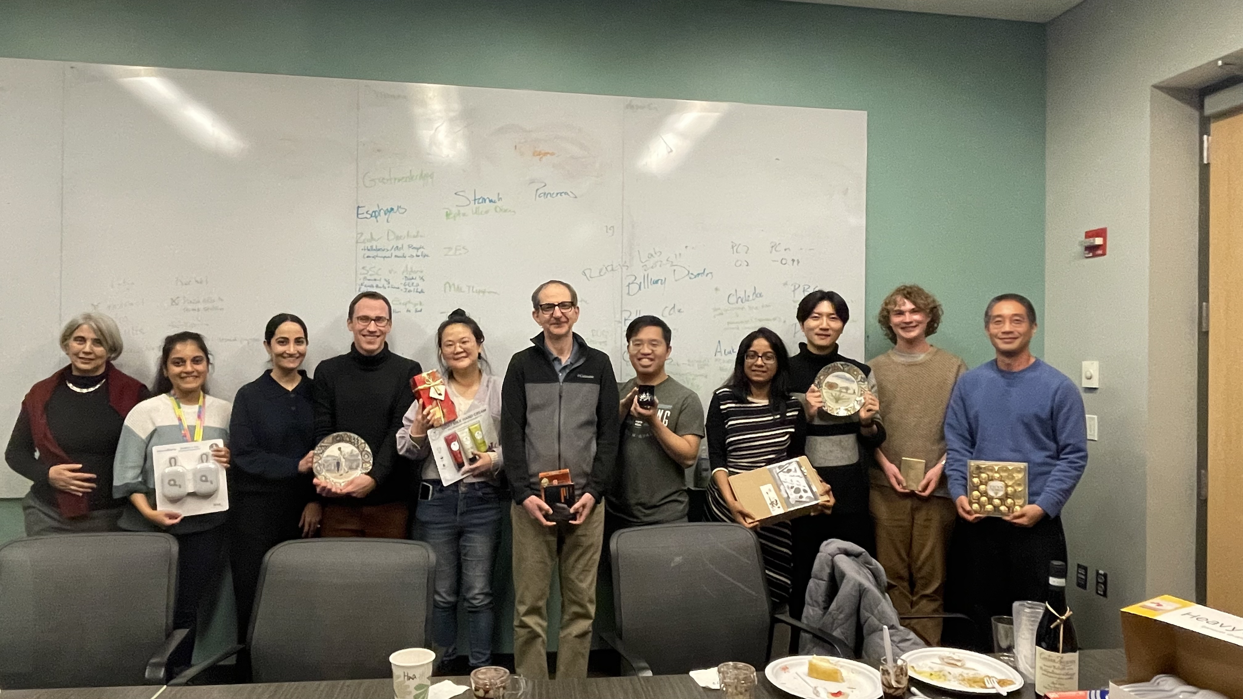 Reizis lab holiday party and gift exchange 2025!