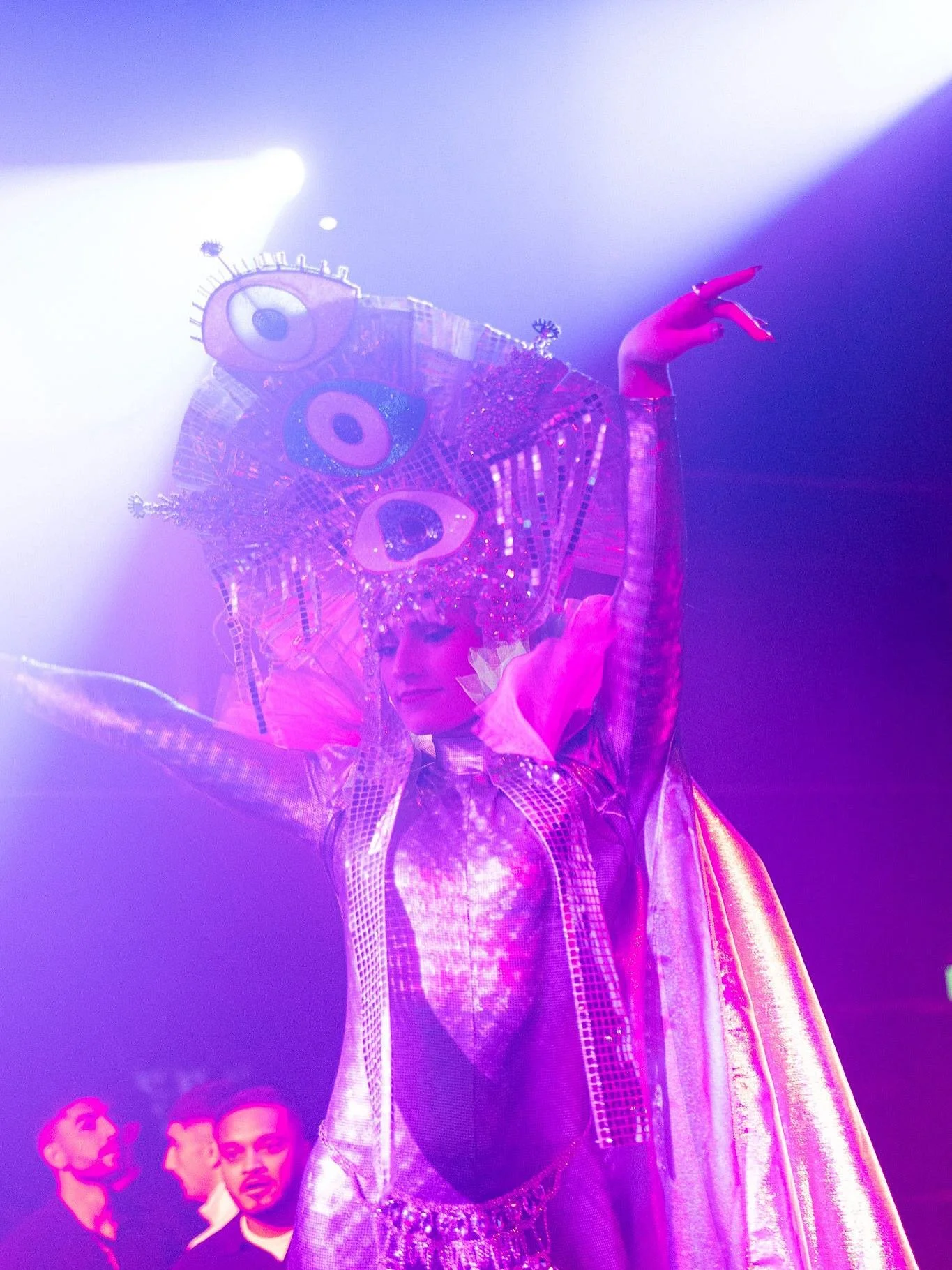 What a Night 🤩 

Celebrating @blueprintsydevents 10th anniversary 🪐✨ 

Production @tabularasa.collective 
Venue @aura.club.sydney 

Performances @art_form.collective ✨✨

Curation and booking by @delivart_productions