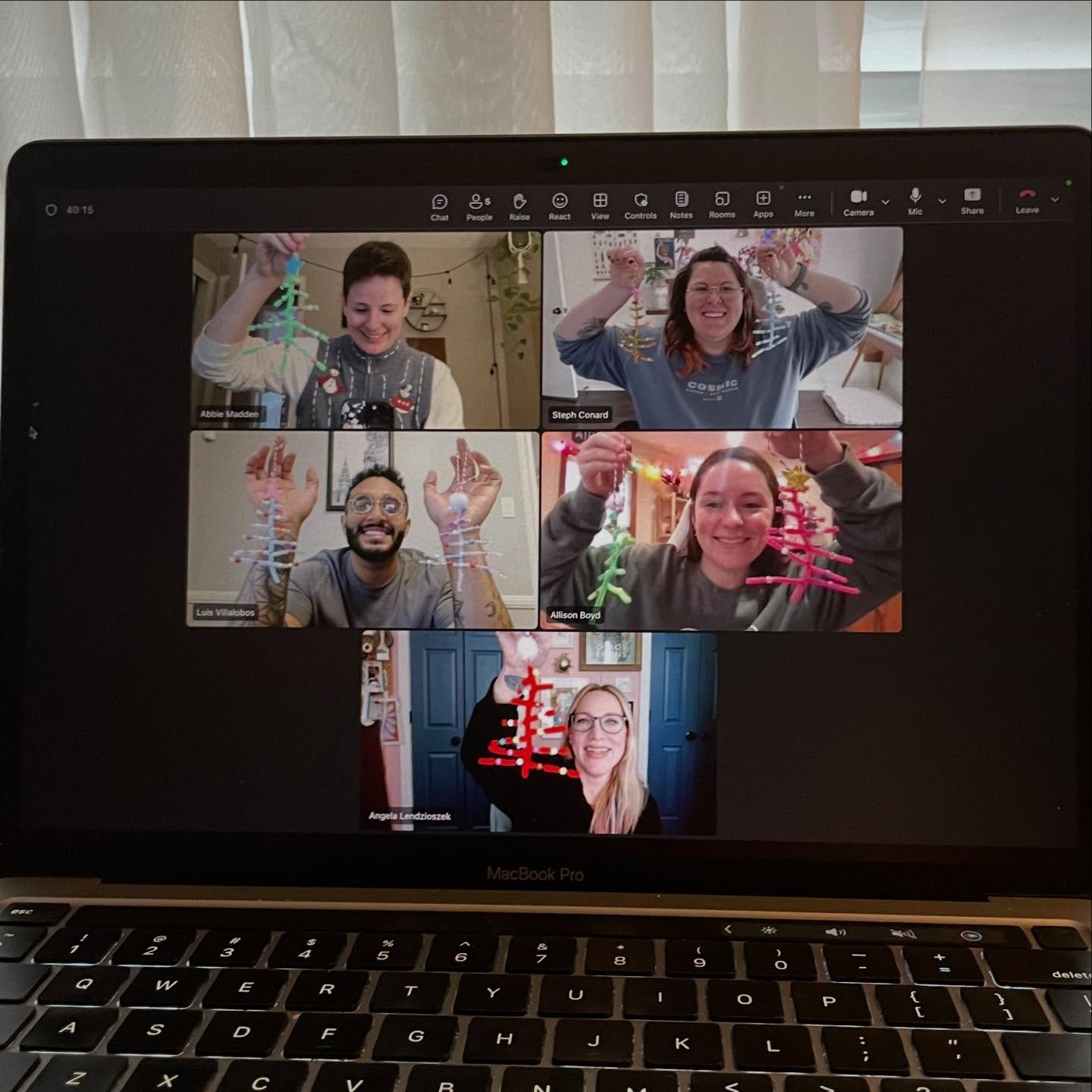 HAPPY HOLIDAYS from the Space City Nutrition team (and our homemade ornaments, courtesy of @angelalendz🎄)

Our virtual team meeting today was strictly for fun &amp; shenanigans &amp; appreciating all these wonderful humans 🥹❄️🎅🏼