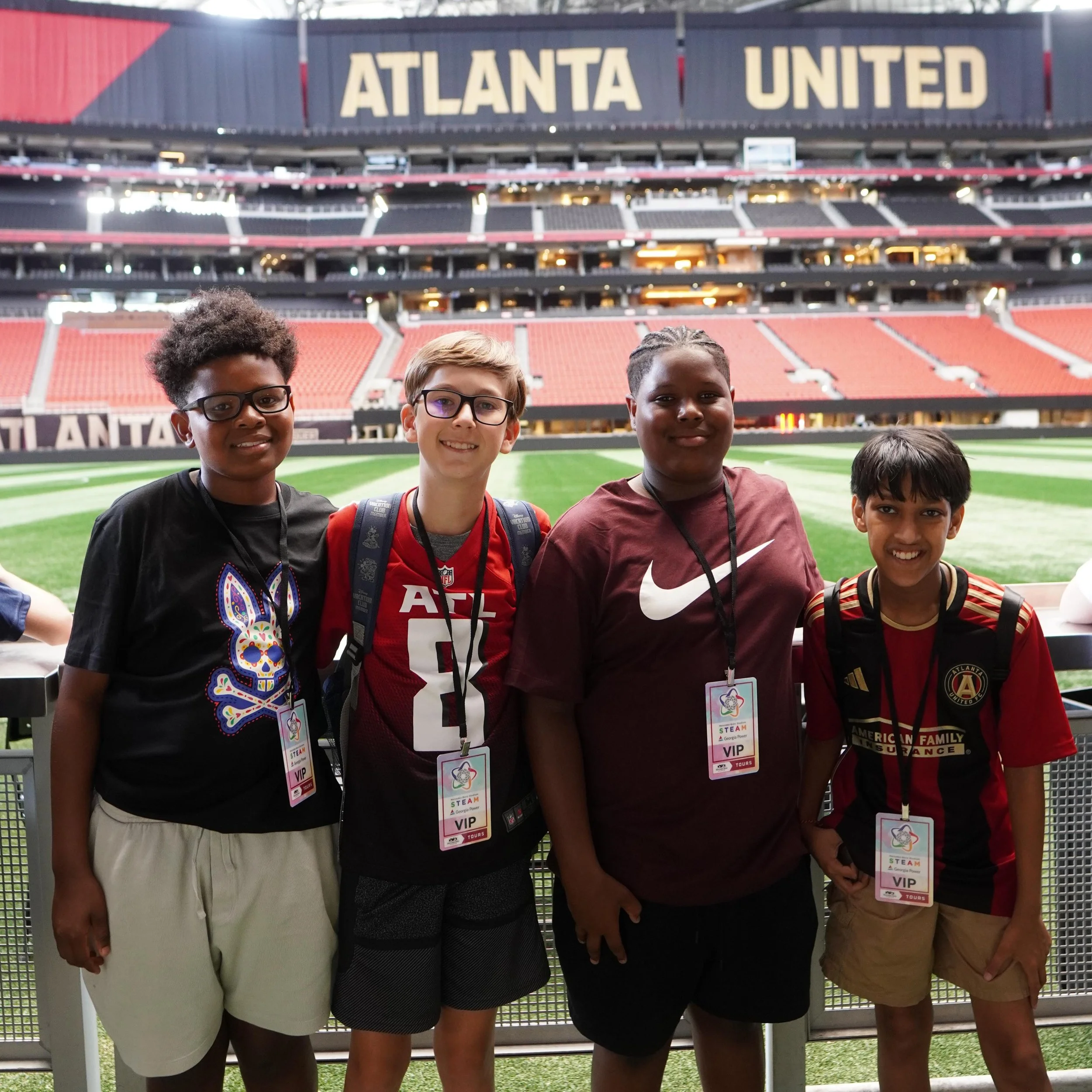 From stadium tours to game day experiences 🎙️⚾🏟️
A look back at some of last summer&rsquo;s field trips across the country 👀

Atlanta &mdash; Mercedes-Benz Stadium

Baltimore &mdash; M&amp;T Bank Stadium

Boston &mdash; Fenway Park

Chicago &mdash