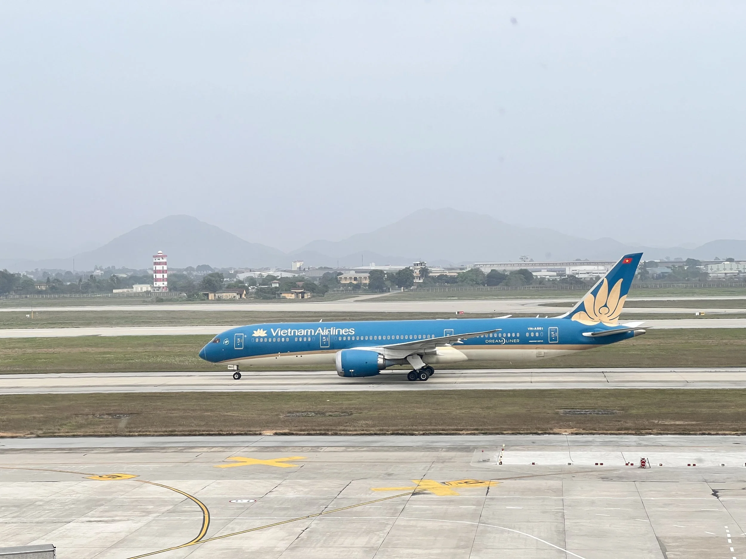 Flying the world’s 4th busiest domestic route with the best available airline in 2024