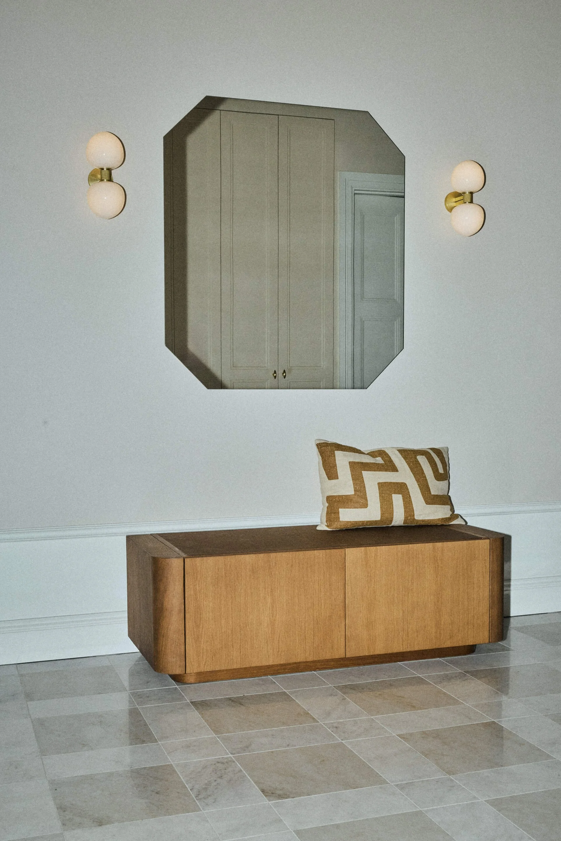 Hallspegel studio hirsch.jpg