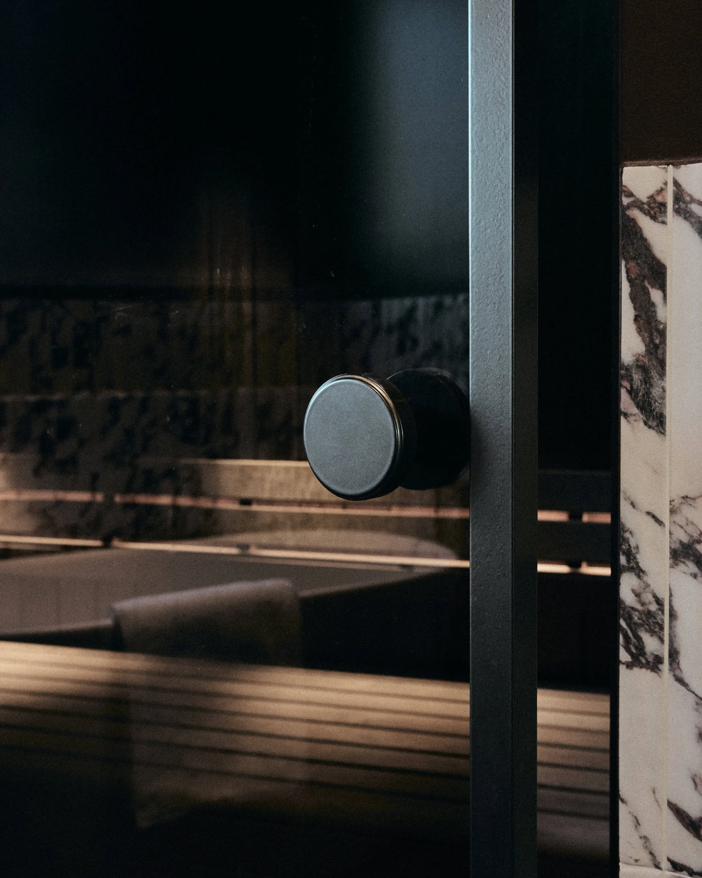 Clason Gahm bronsfärgad bastu.jpg