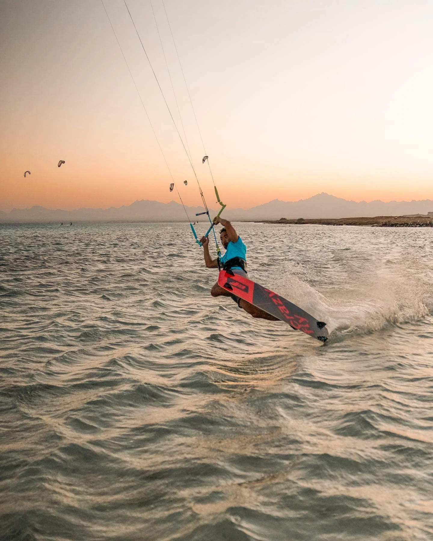 DARKSLIDE 

#kitesurfing #breezeadventure @breezeadventure