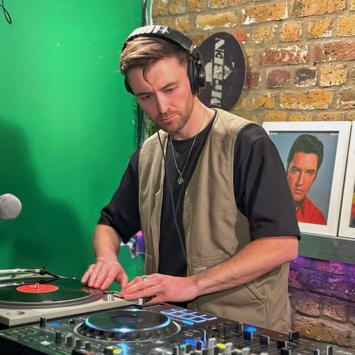 First up on our DJ showcase, its @_vinylventures 🎉🪩 

Ryan has been killing on social recently, his TikTok music series has been one to watch! 

He&rsquo;ll be joining us for our big Christmas &amp; Friends, tickets on the link in bio ❤️

#LateNigh