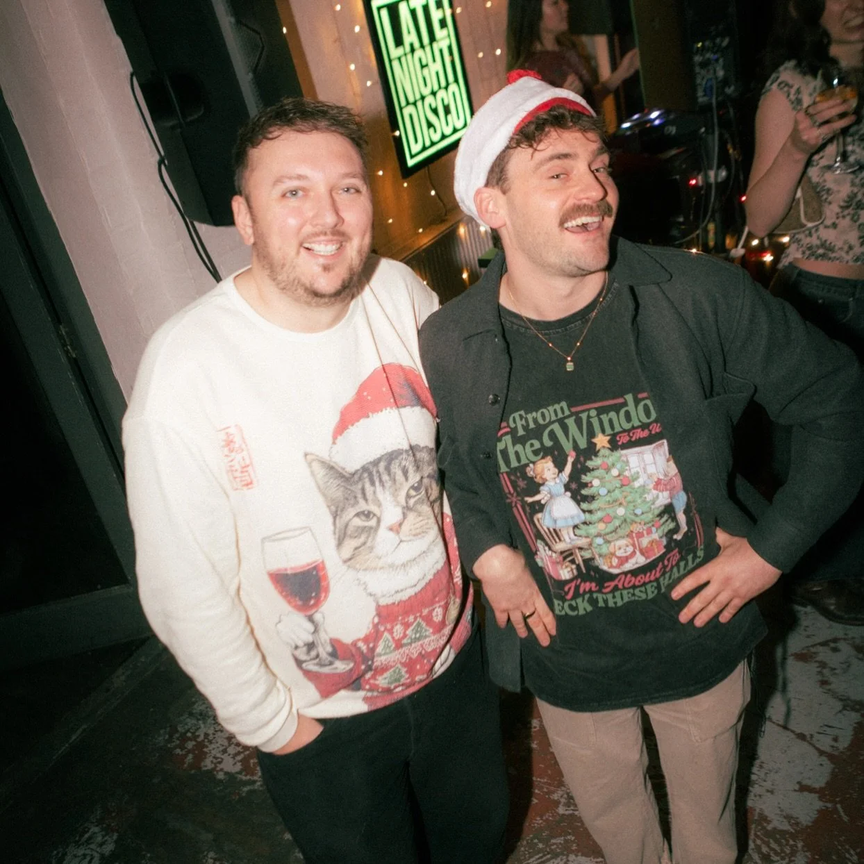 Ho ho ho! 🎅🏼

Wishing you all you disco dancers a very Merry Christmas 🎁🎄🪩

From dancer floor to yours ❤️💃🏻🕺🏻