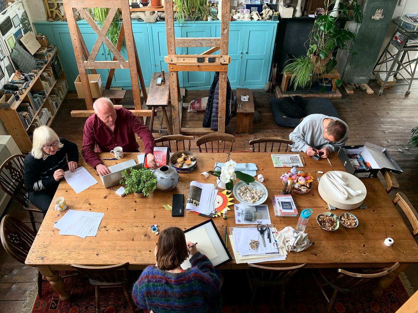 Busy Workshop scenes this morning. 

Lida and Steve are busily working on their upcoming book, whilst Fiona works on the illustrations. Meanwhile Vince is drawing out a stone ✍️. 

#thecardozokindersleyworkshop #lidacardozokindersley #davidkindersley