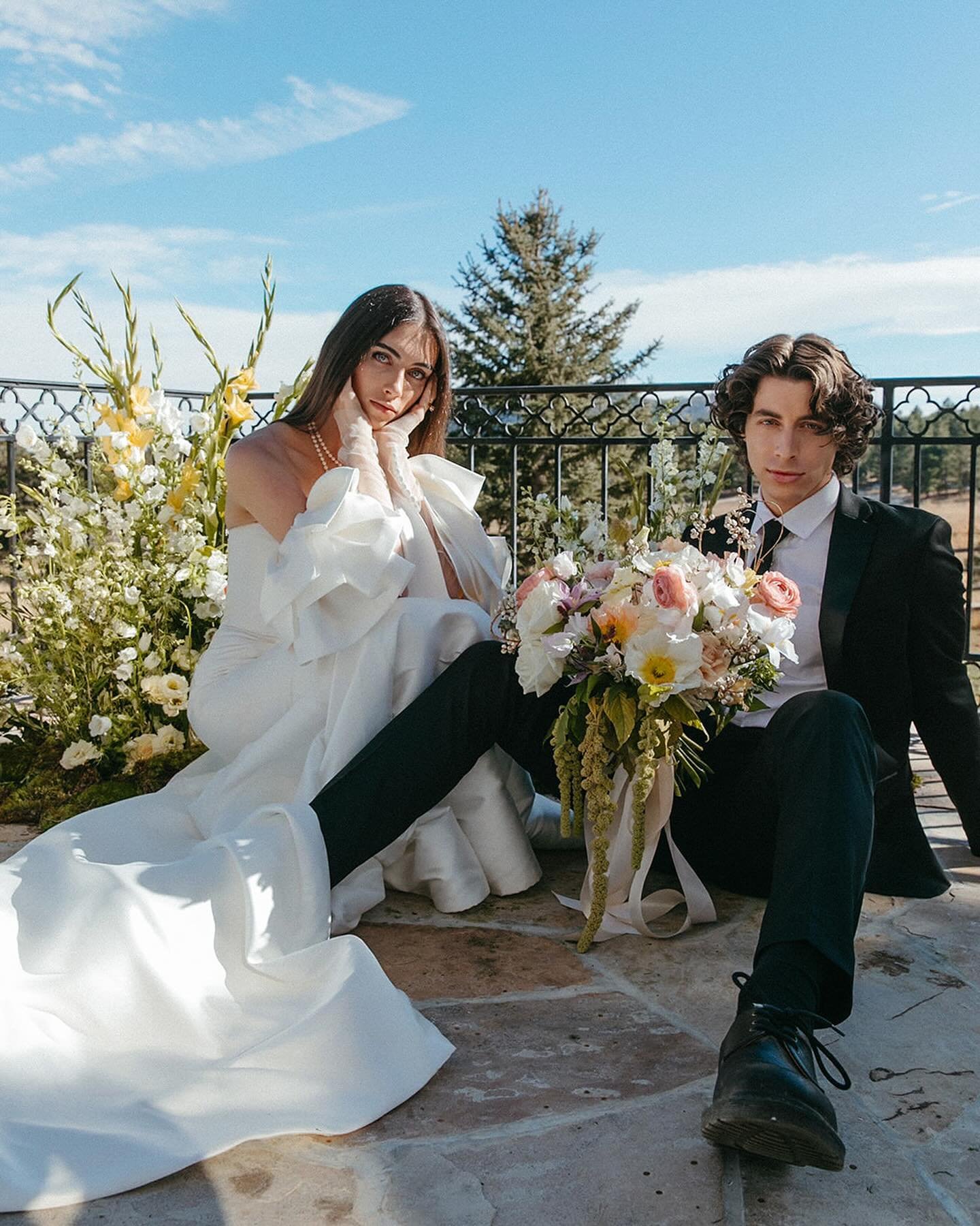 Forever favorites with @fromthedaisies + @amaracollective_ 🖤

. . . 
Spring wedding inspo, wedding floral, floral design, Colorado wedding, photography, flowers, bride and groom, spring flowers