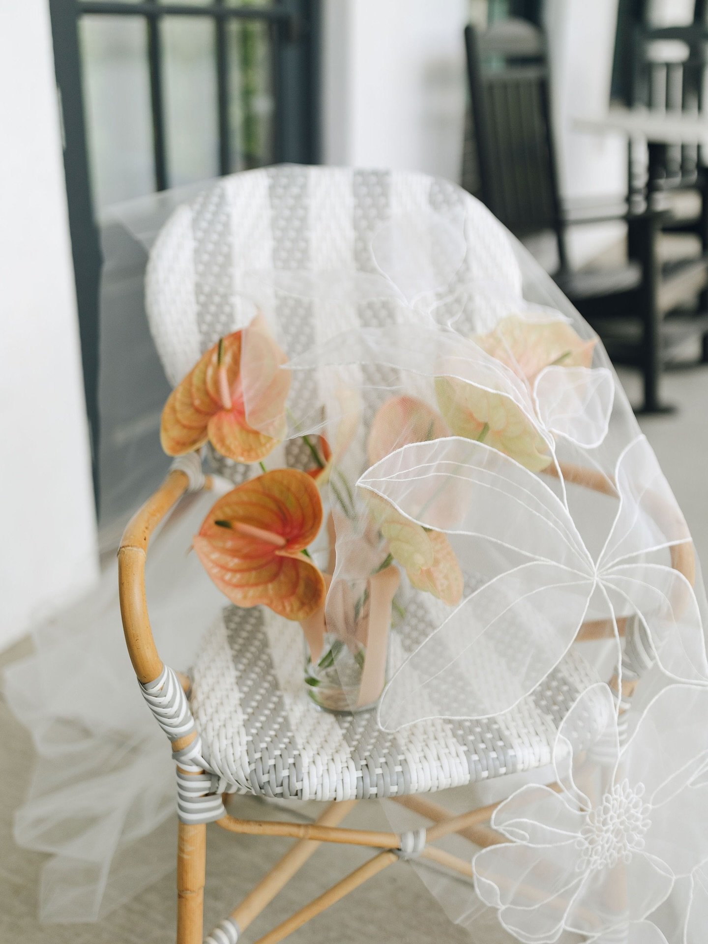 Details, darling ✨

Photographer | @sunnieheers 
Planner | @birchandhoneycollective @zoemartinez 
Venue | @surfhotelbv 
Florals | @provisionfloral 
Cake | @alyce.in.flourland 
HAMU | @angelicaglobeauty_ 
Rentals | @wallflower_rentals_decor @copartyre