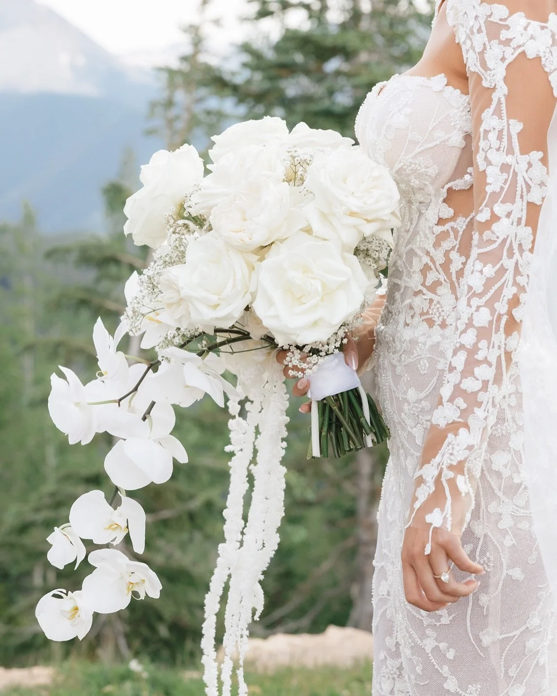 I just can&rsquo;t not post these whenever I look back at my camera roll 📸

. . . 
#chic #wedding #florist #weddinggowninspiration #2026bride #weddinginspo