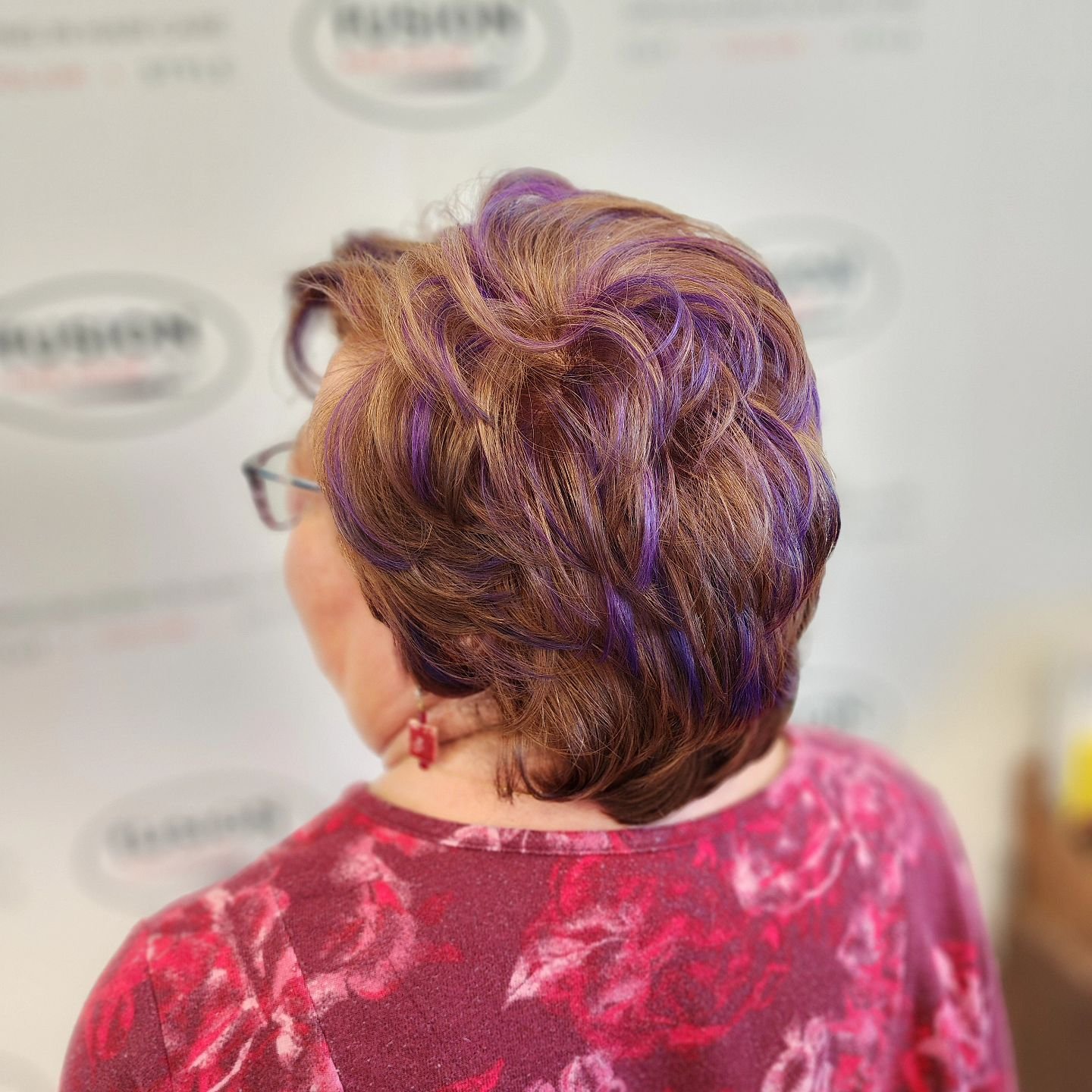 Rocking the short brown hair with pops of violet!
📲 914-302-6114 The fusion team is here for all your color &amp; styling needs 
 💇&zwj;♀️
💜
#dimensionalcolor #shorthairstyle ##shorthaircolor #ShortHairDontCare #violethighlight #HairGoals #TrendyL