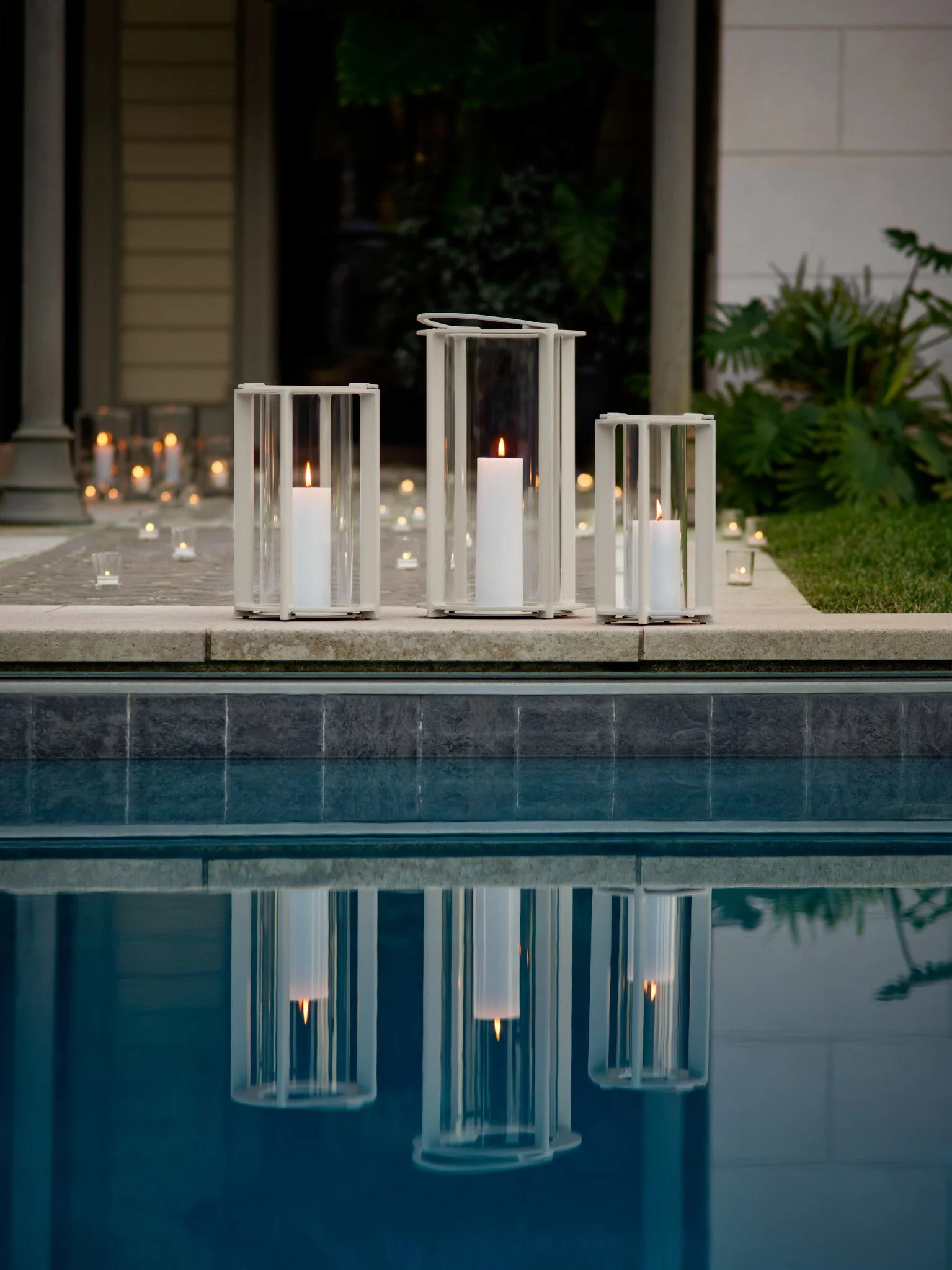 luxury-hospitality-poolside-lighting-design-photography
