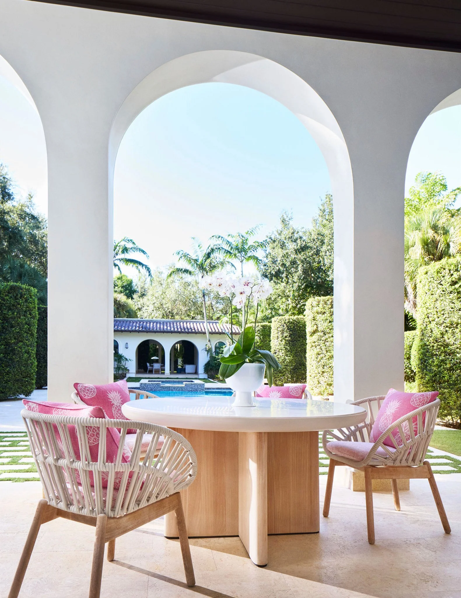 lthibaut-gingham-check-outdoor-cushion-upholstery