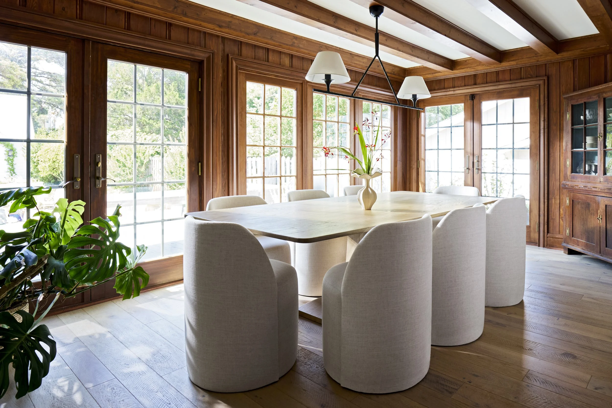 luxury-residential-dining-room-interior-photography-wood-paneled-walls-by-kip-dawkins