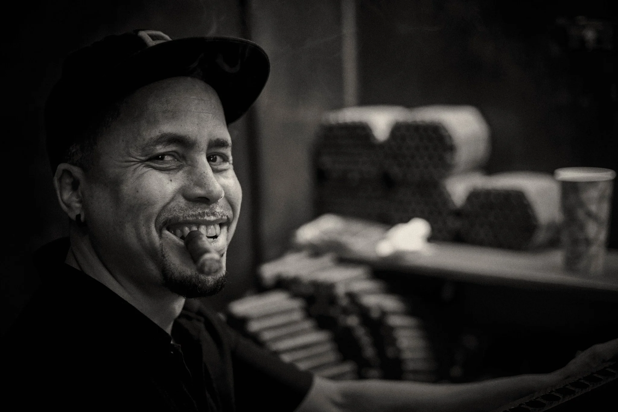 martinez-handmade-cigars-nyc-factory-artisan-craftsman-rolling-bench-by-kip-dawkins