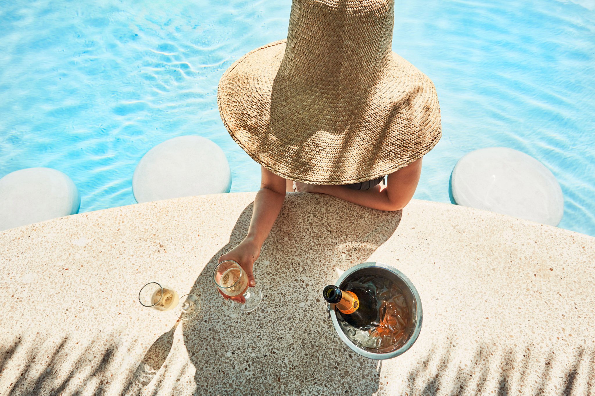 hilton-luxury-resort-hospitality-swim-up-bar-poolside-lifestyle-advertising-by-kip-dawkins