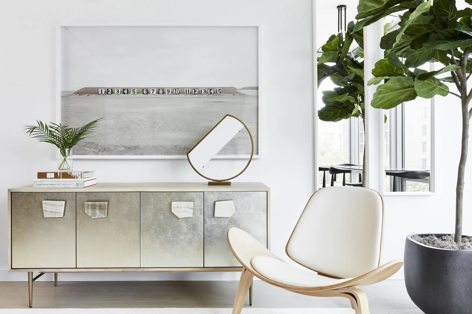 luxury-residential-living-room-interior-design-photography-wegner-shell-chair-by-kip-dawkins