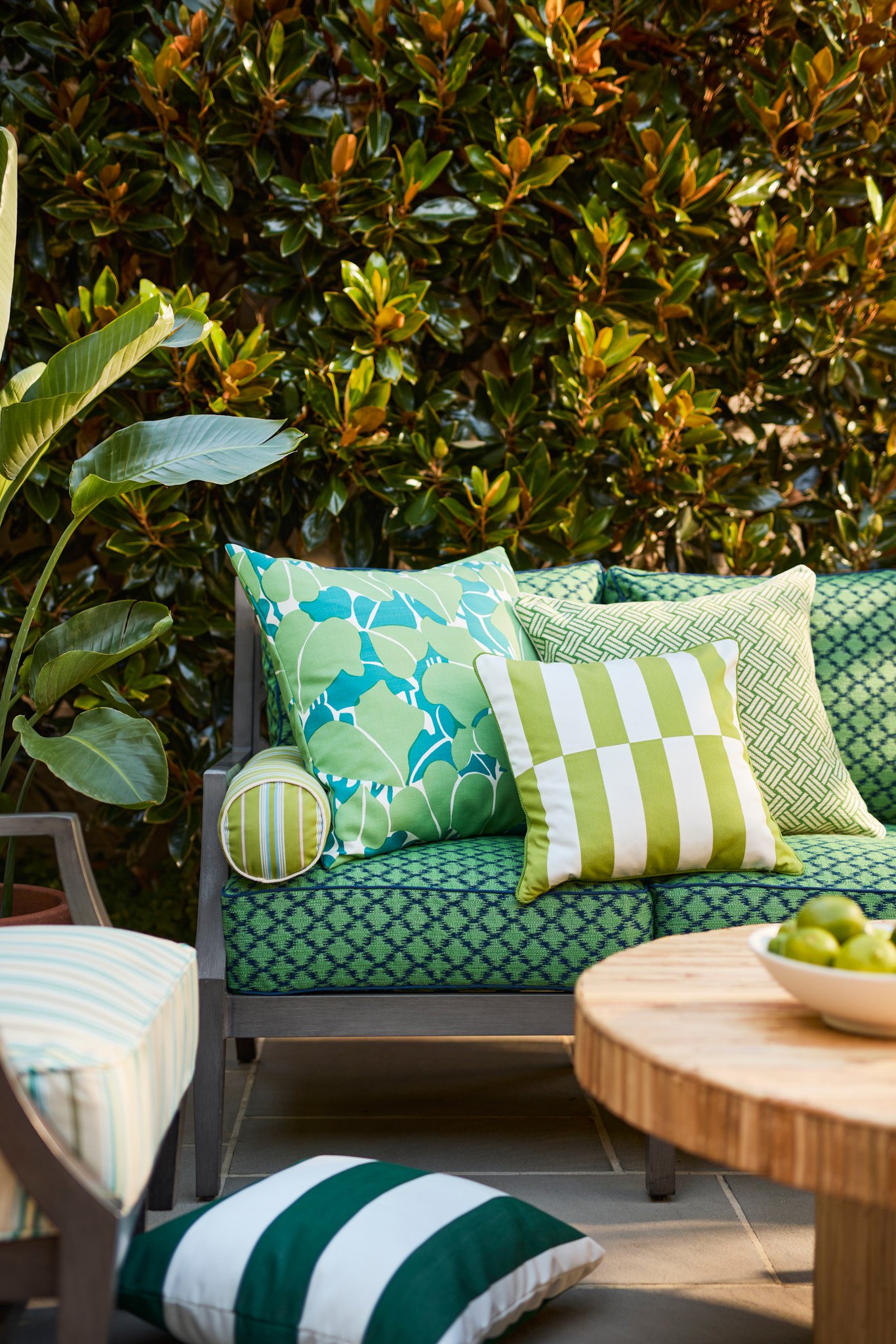 schumacher-luxury-outdoor-furniture-cushions-palm-springs