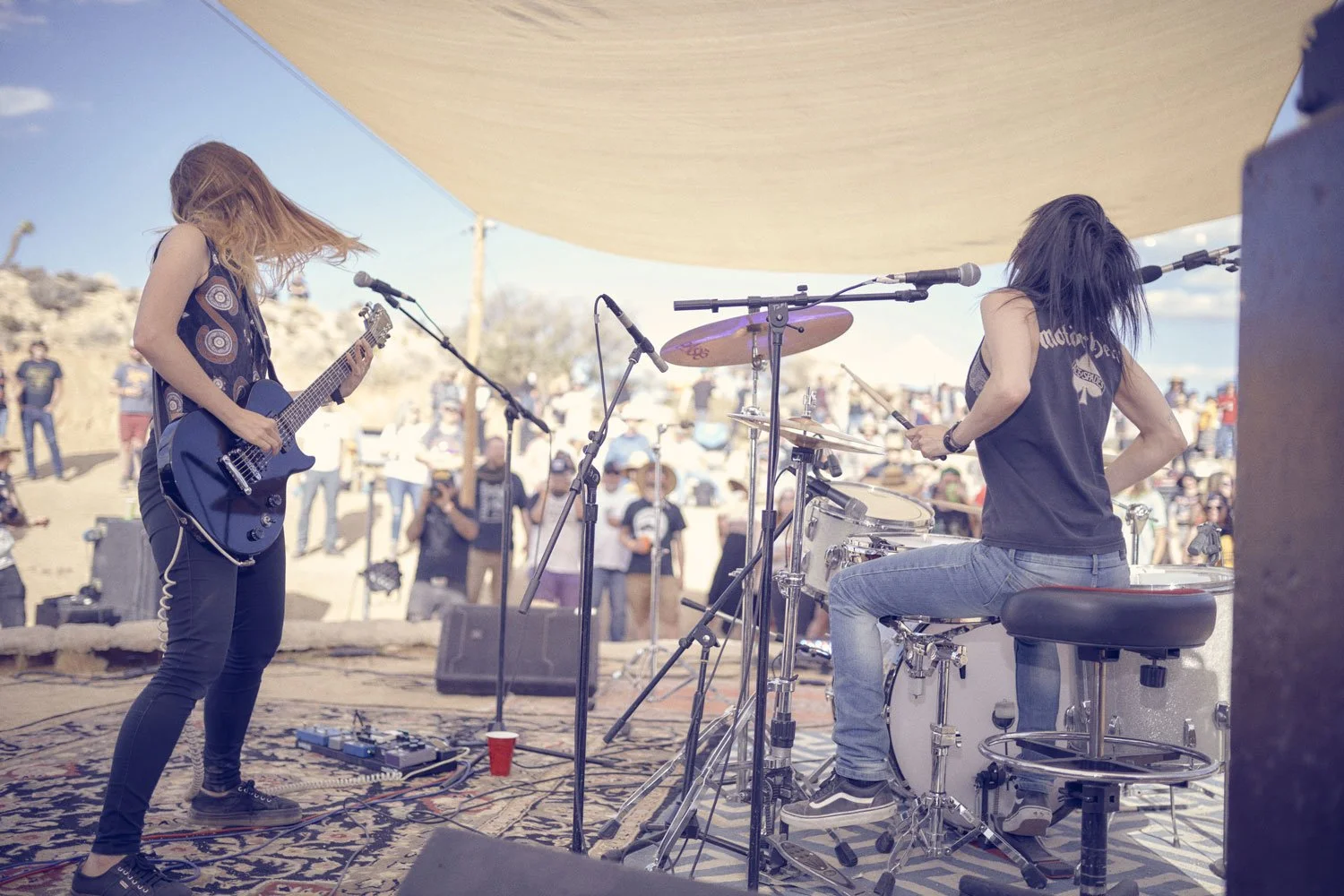 bala-live-desert-rock-concert-performance-mojave-desert-photojournalism-by-kip-dawkins