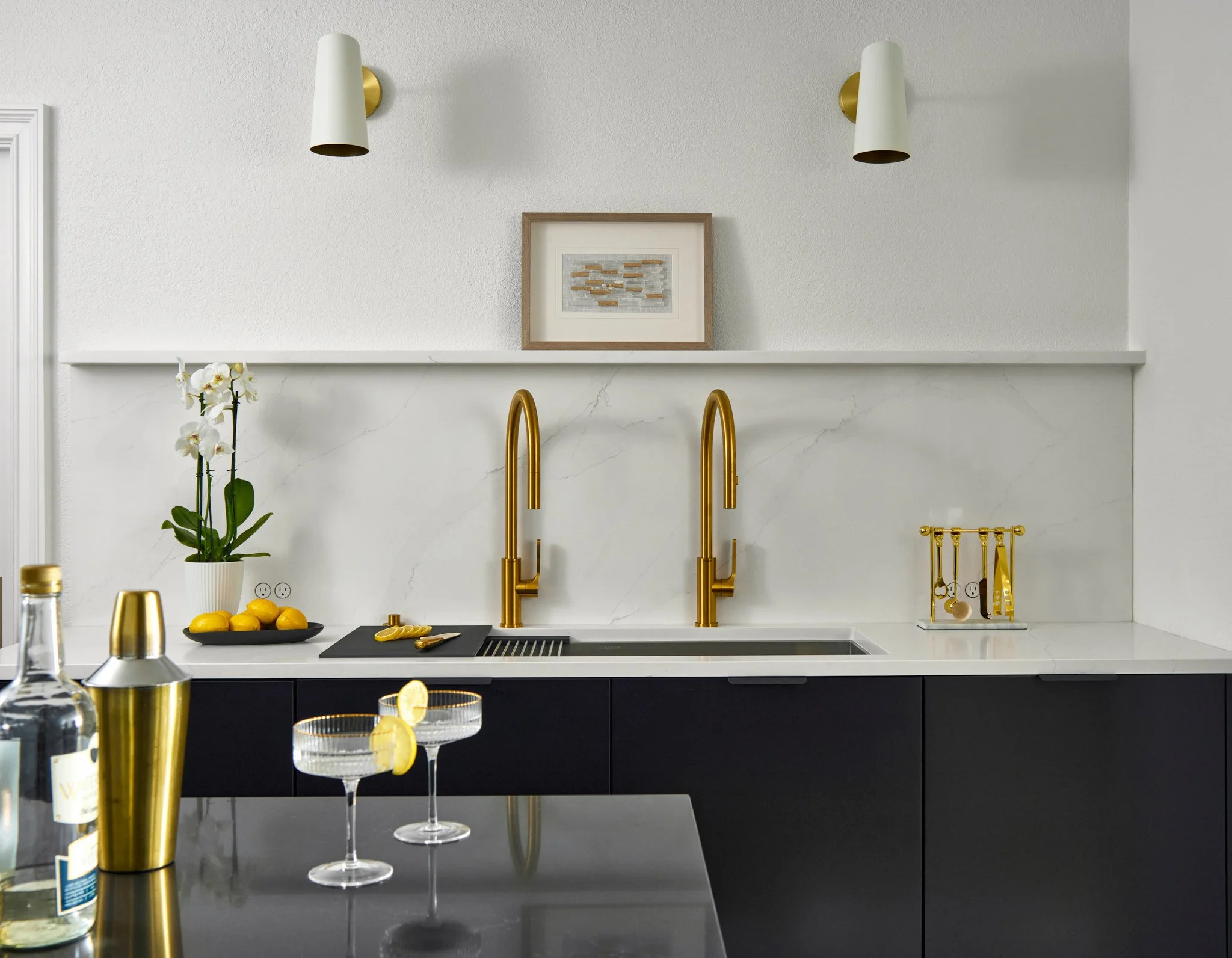 luxury-residential-wet-bar-interior-design-photography-brass-faucets-by-kip-dawkins