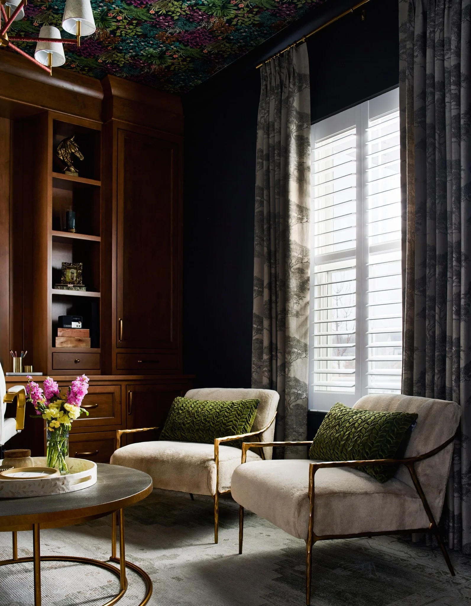 luxury-residential-library-interior-design-photography-wood-paneling-by-kip-dawkins