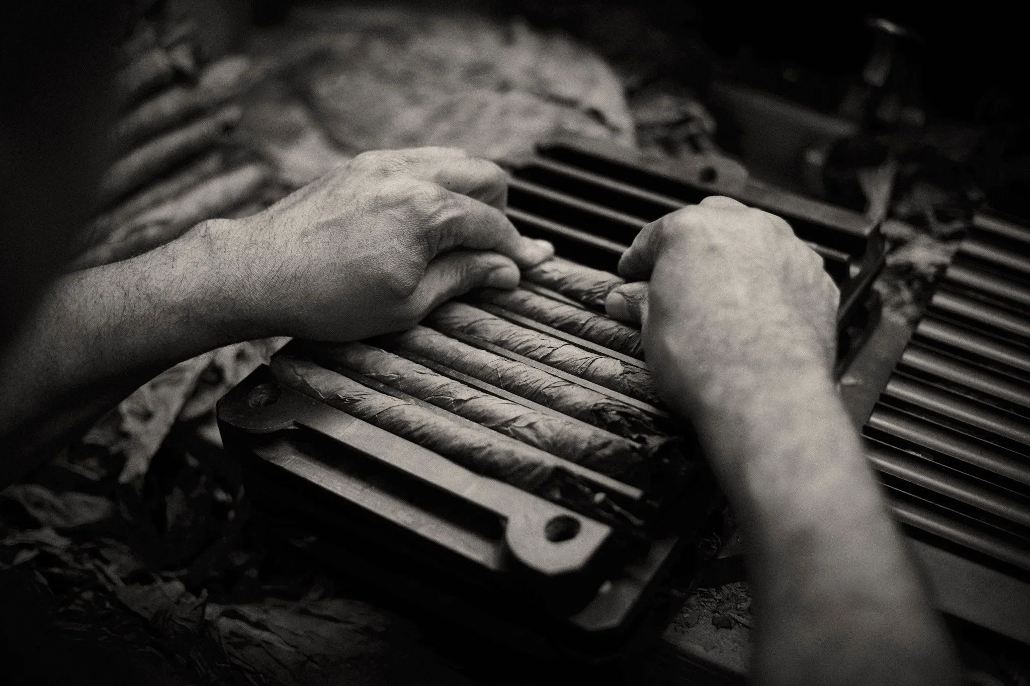 martinez-handmade-cigars-nyc-artisan-craftsman-pressing-wooden-molds-by-kip-dawkins