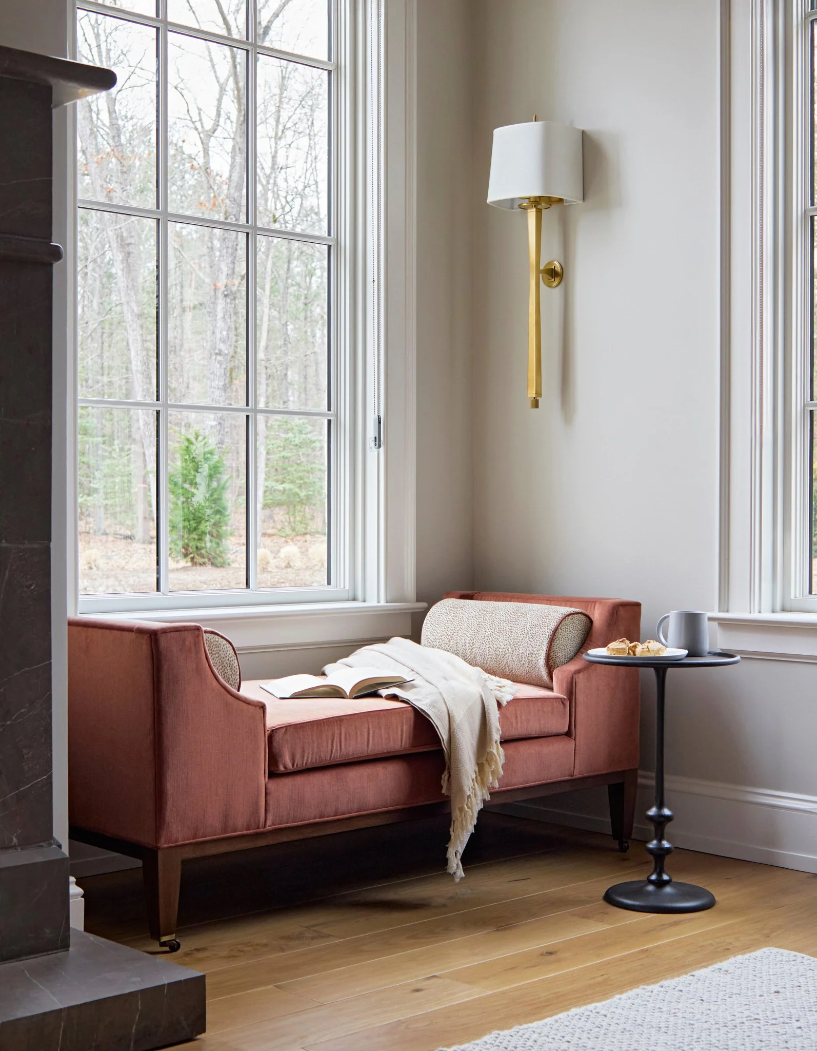 editorial-residential-interior-photography-window-settee-bench-styling-by-kip-dawkinse.