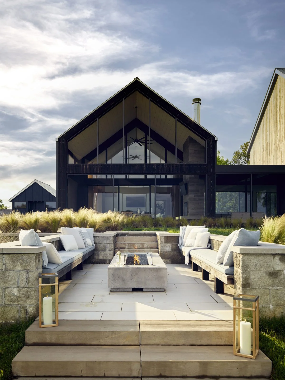 luxury-residential-architectural-photography-gable-roof-house-patio-by-kip-dawkins