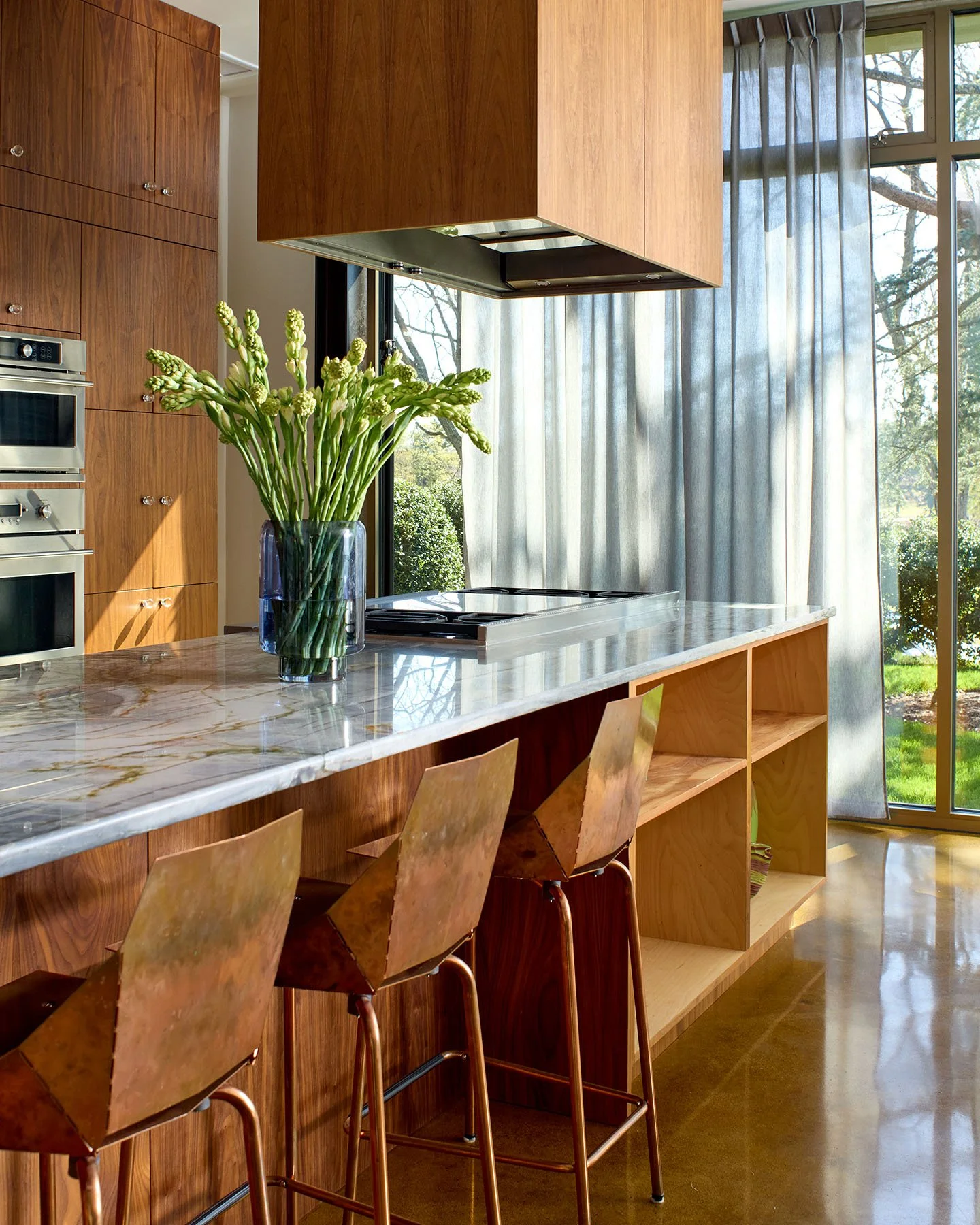 luxury-kitchen-interior-design-photography-marble-island-counter-by-kip-dawkins
