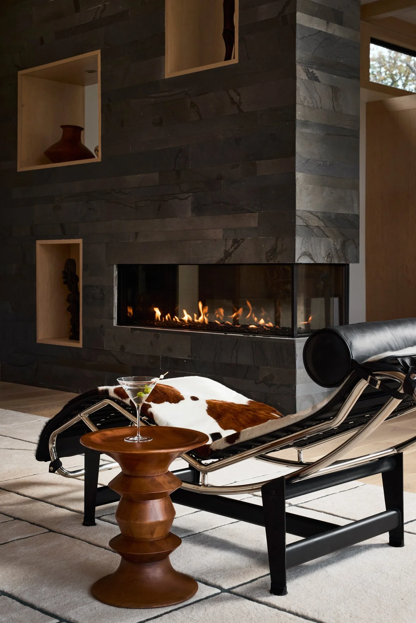 modern-residential-living-room-interior-design-photography-fireplace-by-kip-dawkinsde.