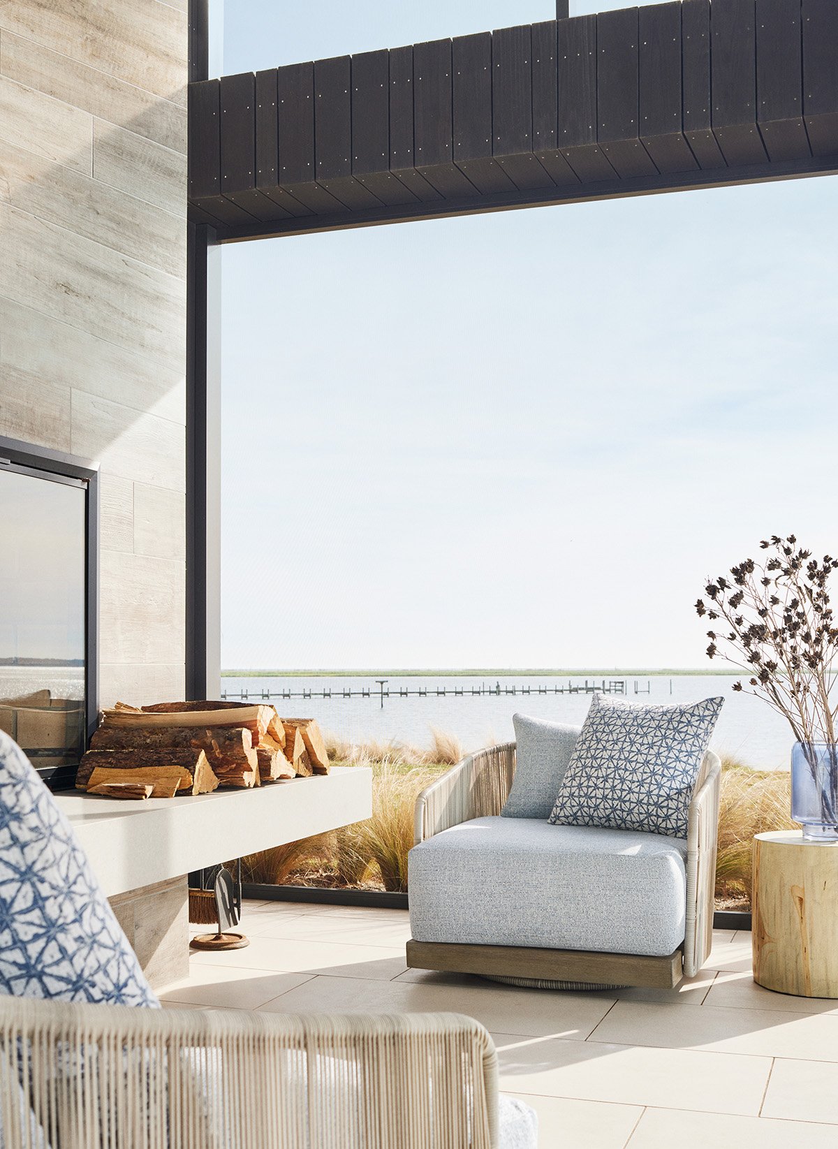 luxury-residential-architectural-photography-indoor-outdoor-patio-lounge-chair-by-kip-dawkins