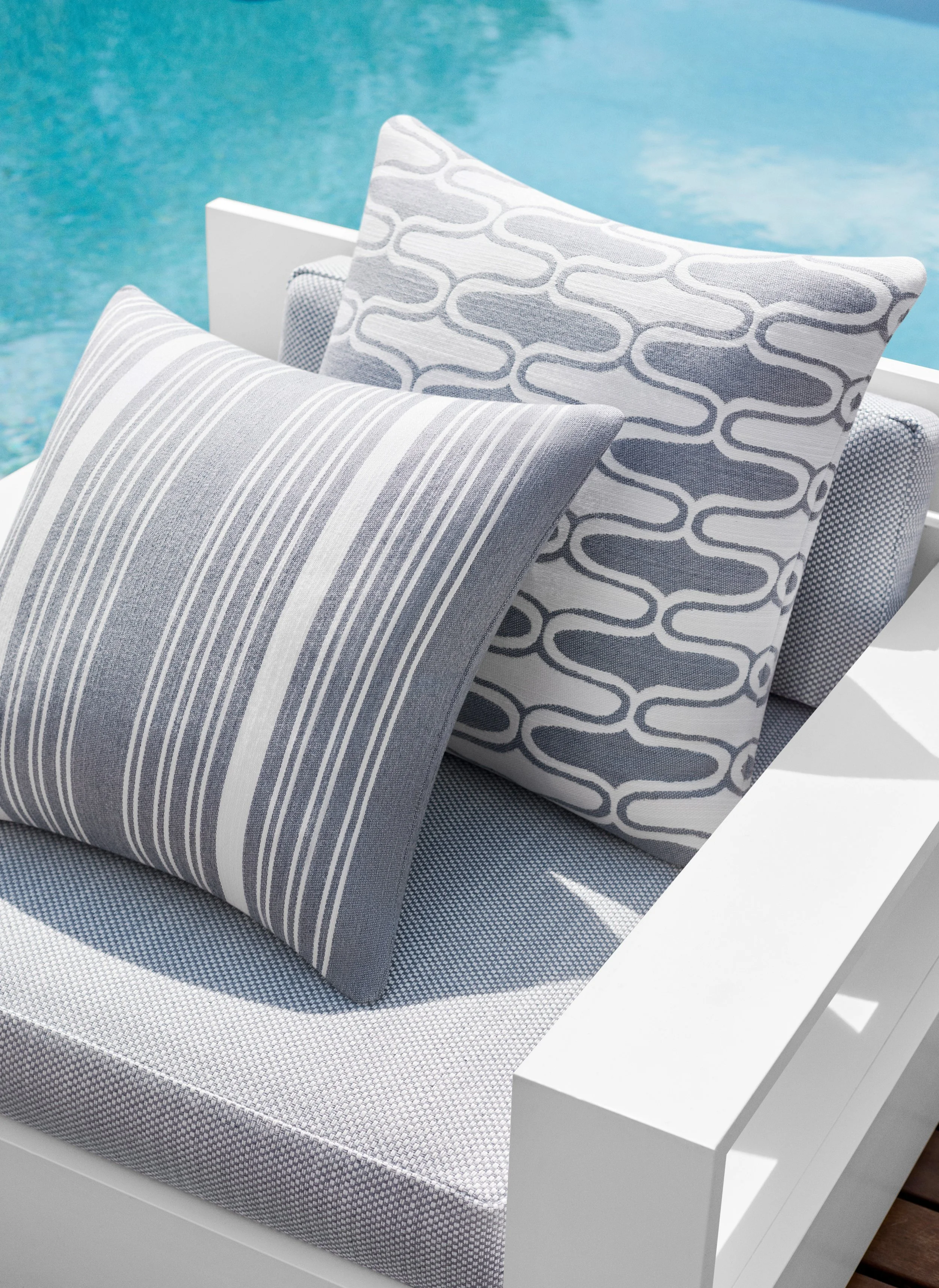 thibaut-luxury-outdoor-fabrics-cushion-styling
