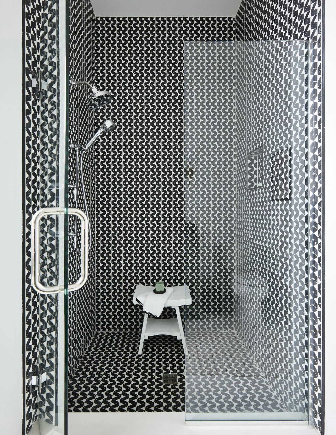 luxury-bathroom-interior-design-photography-black-penny-tile-shower-by-kip-dawkinsr.