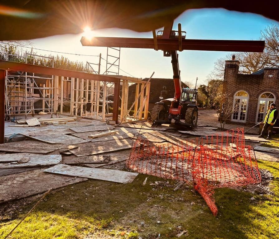 Day for it 

Sun shining, crisp air and the smell of diesel hauling in the steels 🔧🔩 the @takeuchiuk and @manitou_uk making light work of it

#outdoors #outbuilding #annex #building #homedesign #outdoorliving #designandbuild #architecture #civileng