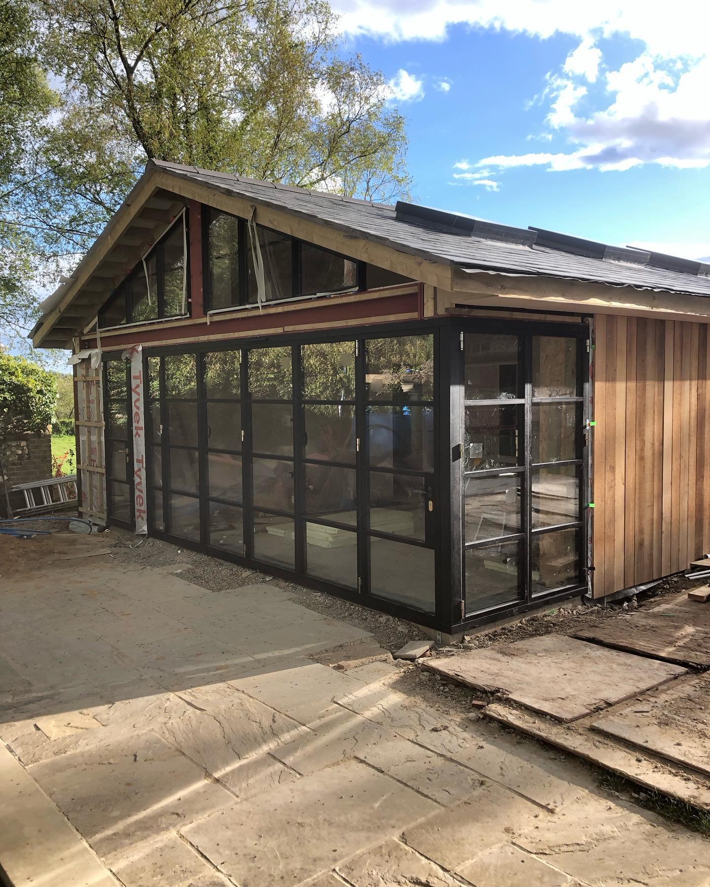 Todays fun and games installing these beautiful @origin_global corner bifolds. These will really bring the outdoors in once the projects complete ☀️

#poolhouse #outbuilding #guesthouse #bifolddoors
