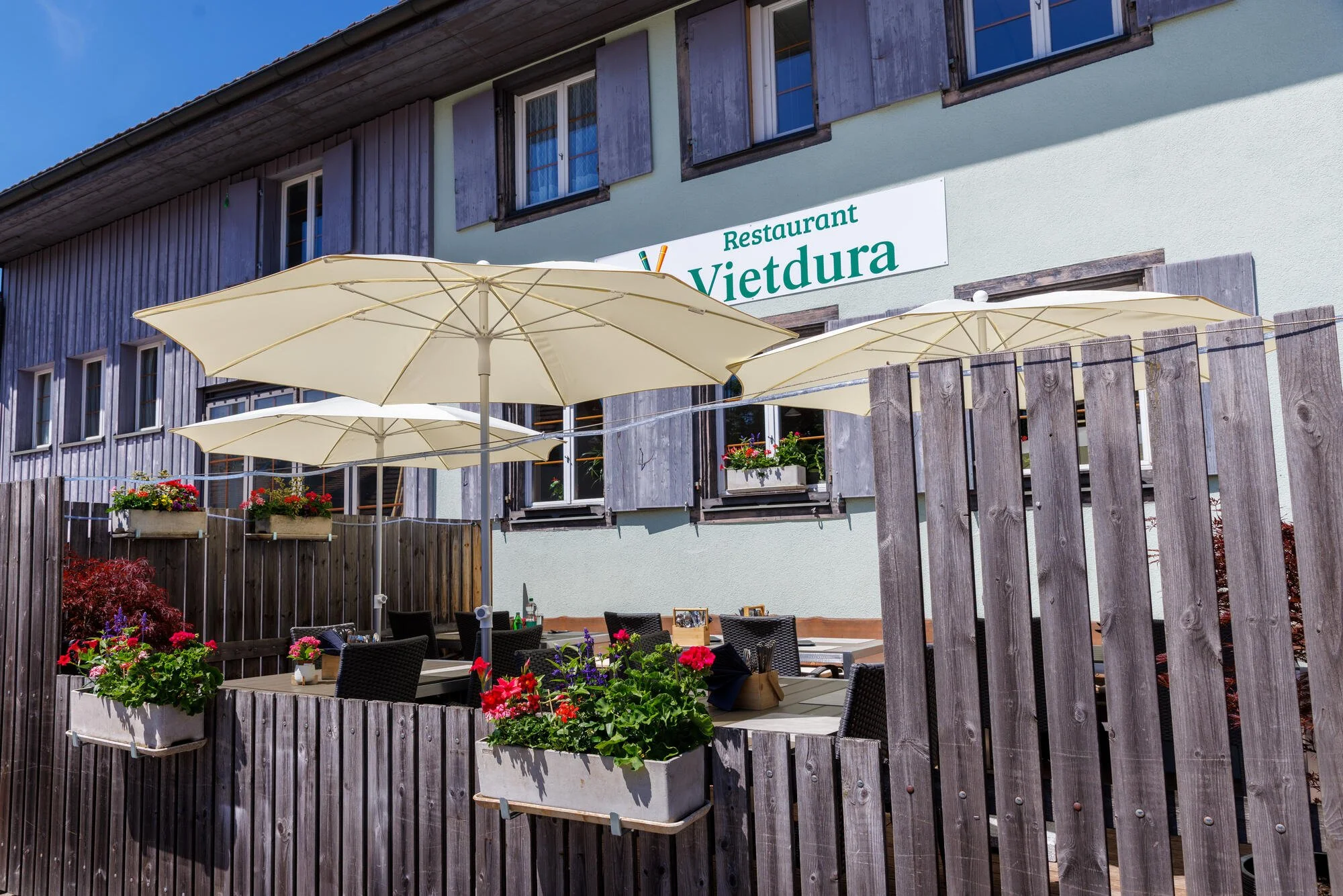 Außenansicht eines Restaurant Vietdura in Tagelswangen