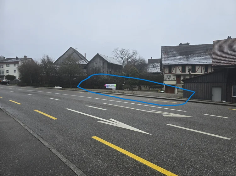 Hinweisschild für die Kundenparkplätze vom Restaurant Vietdura, von der Zürcherstrasse aus gesehen.