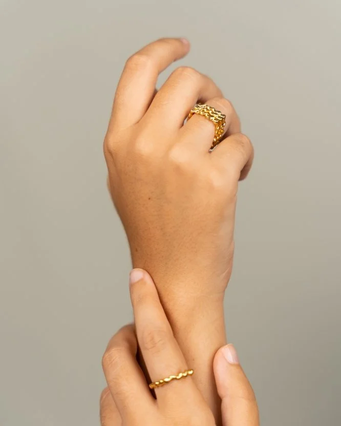 manos anillos oro.jpg