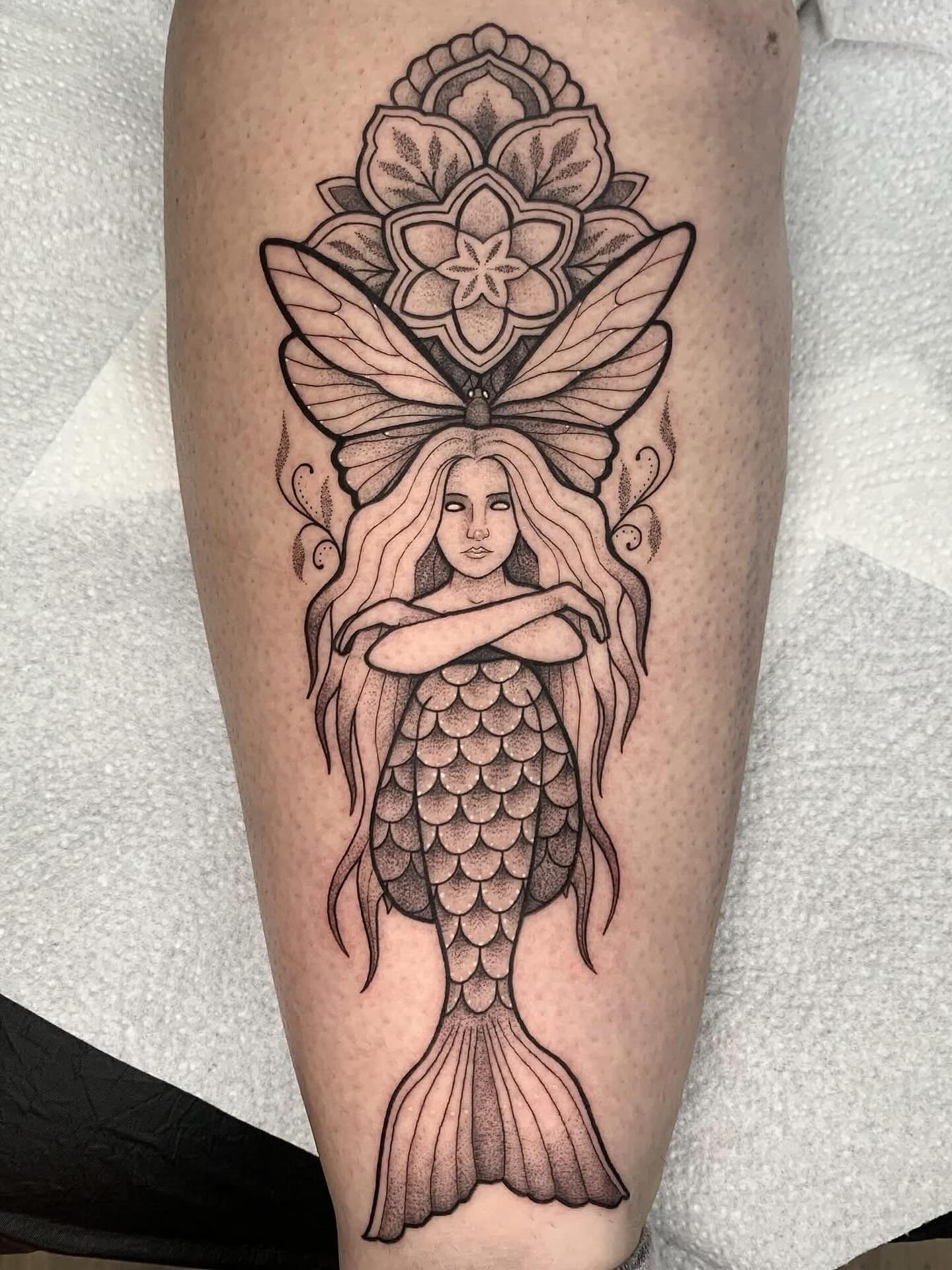 By junior artist @ambergoldietattoo