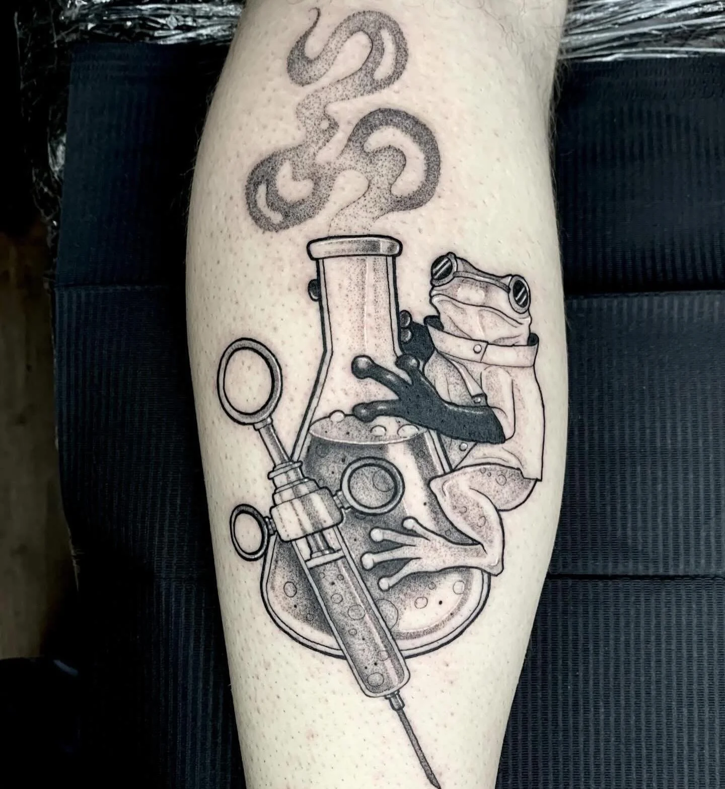 Another brilliant frog by @ambergoldietattoo