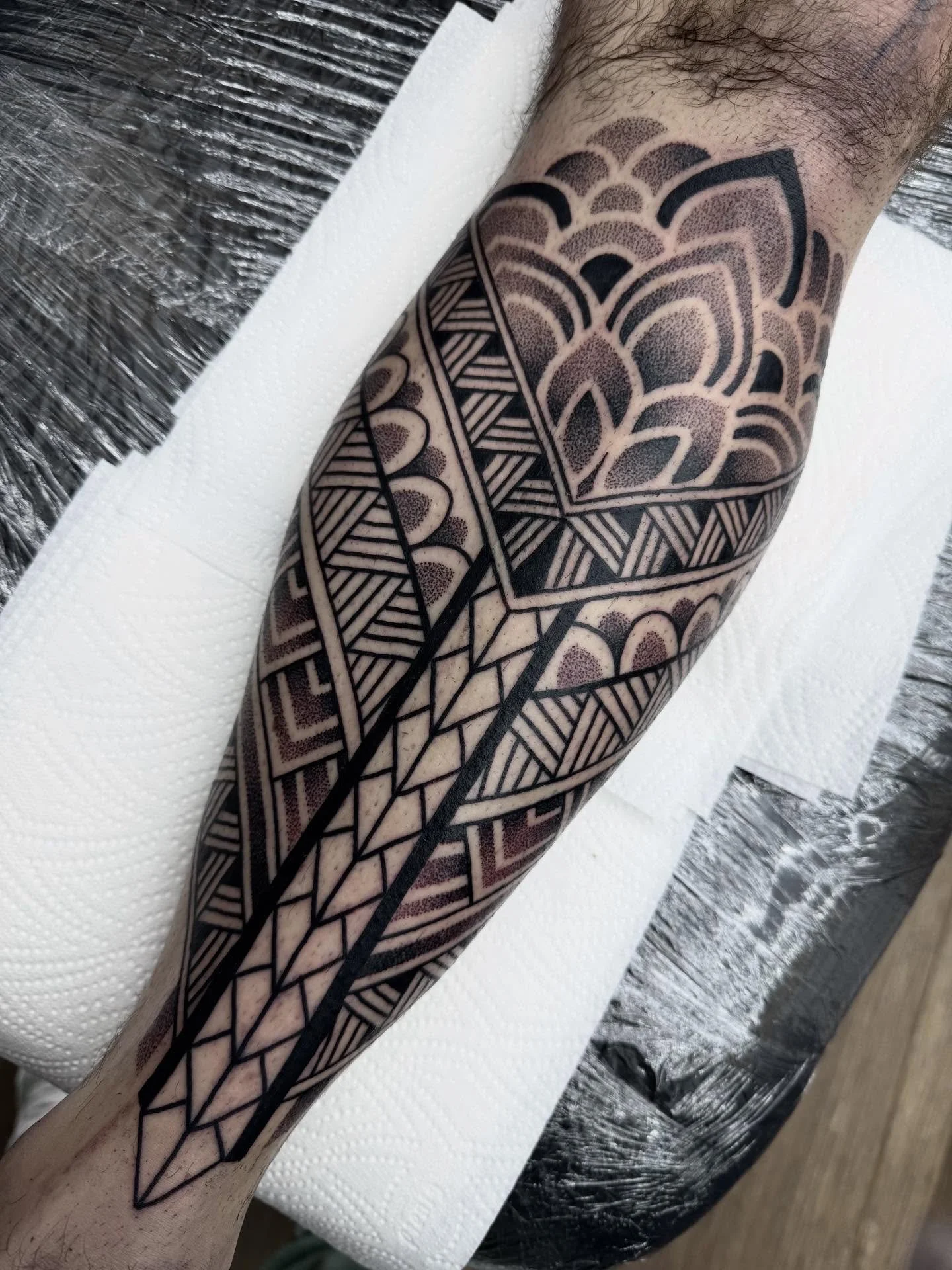 Full shin done by @shandannmarie 
Annmarie is taking bookings for March April and May. Dm to book in or enquire