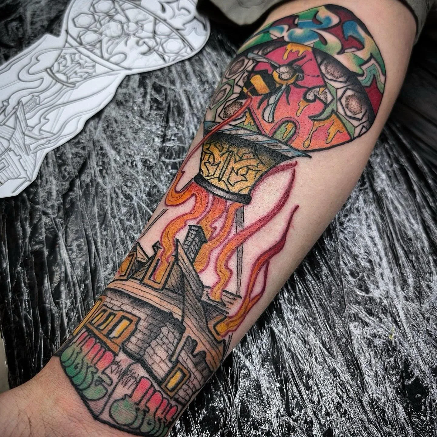 Cool hot air balloon by our @shaunboytattoo