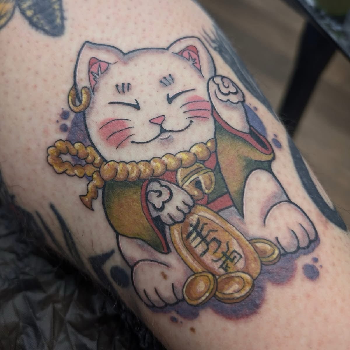 Lucky cat tattoo by our @shaunboytattoo Shaun has spaces available in April and is always happy to book colourful tattoos in, dm him if you&rsquo;d like to enquire 
#luckycat #luckycattattoo #cattattoo #colourtattoos #tattoo @portlandstreettattoo